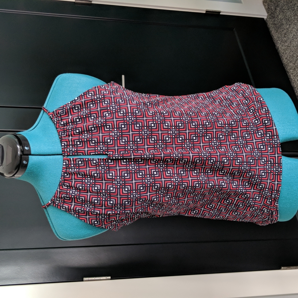 **Banana Republic** Key Hole Geometric Top